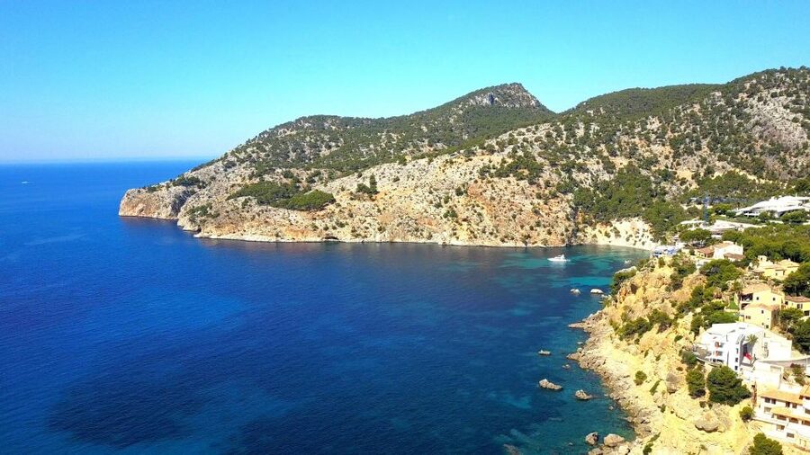 Mallorca: Catamaran Coastal Cruise with Lunch - On board the catamaran and under the waterline