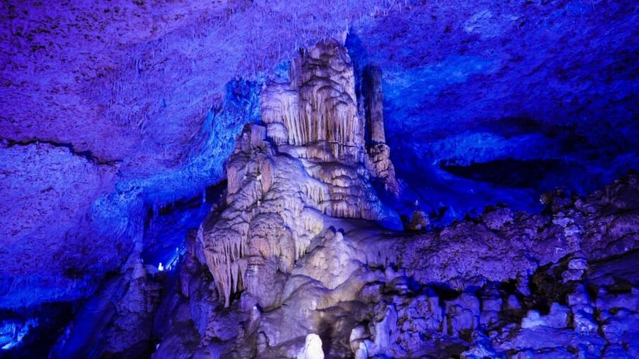 Mallorca: Drach Caves, Lake Martel, & Pearl Factory Day Trip - The optional boat ride and what to expect underground