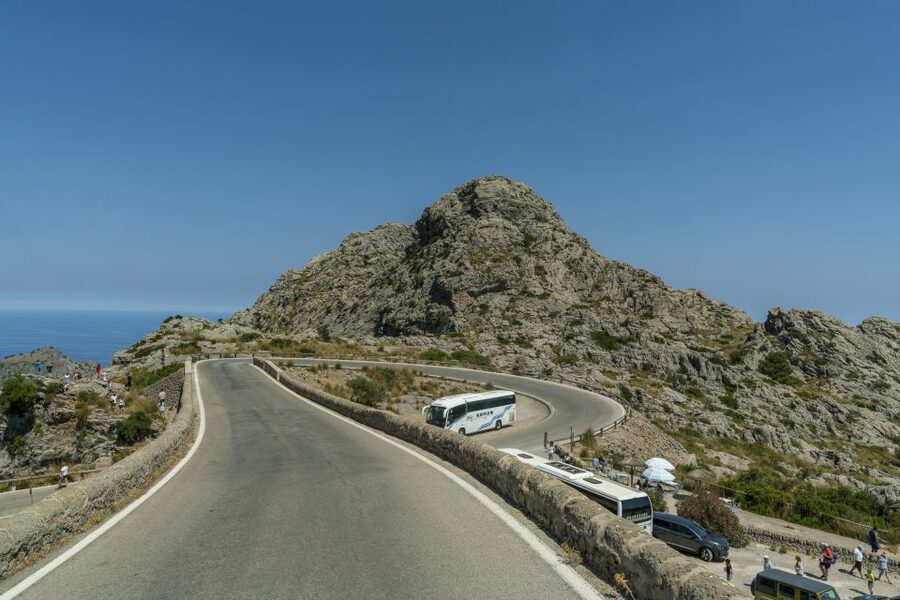 Mallorca: Island Tour with Boat, Tram & Train from the South - How the multilingual guiding works
