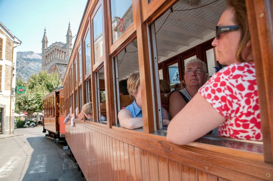 Mallorca: Scenic Full-Day Tour from the North - The coach ride through the Tramuntana Mountains