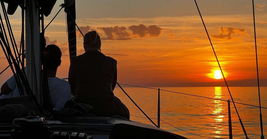 Marbella: Sunset Sailing Trip with Drinks and Snacks - The two-hour route along Playa Puerto Banús
