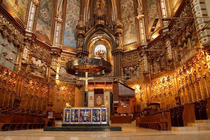 Montserrat: Cog-Wheel, Basilica, Black Madonna & Licor Tasting - Leaving Barcelona at 8:00 a.m.