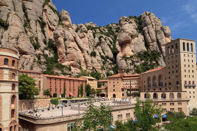 Montserrat: Cog-Wheel, Basilica, Black Madonna & Licor Tasting - Free time for the mountain, museum, and market