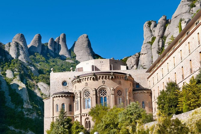 Montserrat: Cog-Wheel, Basilica, Black Madonna & Licor Tasting - Tasting Montserrat’s local liquors