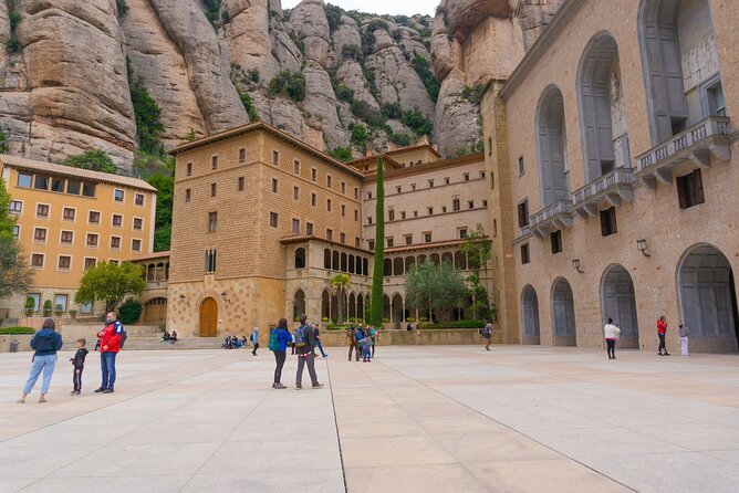 Montserrat: Cog-Wheel, Basilica, Black Madonna & Licor Tasting - Riding the Cremallera up Montserrat