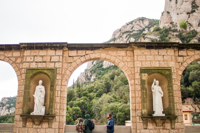 Montserrat Full Day Tour with Farmhouse Lunch and Winery Visit - The drive from Barcelona and the small-group feel