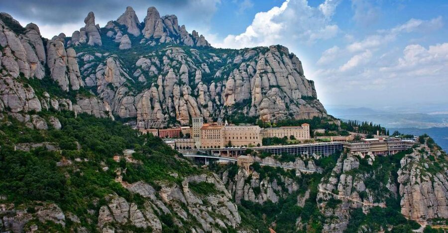 Montserrat: Morning or Afternoon Half-Day Trip with Pickup - Santa Maria de Montserrat and the Basilica