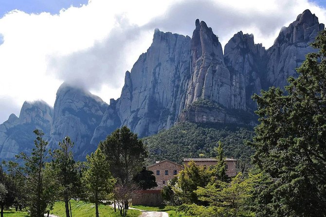 Montserrat,Vineyard, Wine Tasting Small Group Tour & Hotel Pickup - Choosing between funicular, cable car, hiking, and the museum