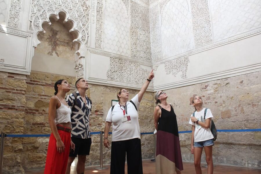Mosque-Cathedral of Cordoba and Jewish Quarter Tour - The red-and-white arches and the layers of Cordoba