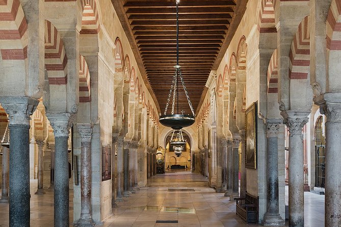 Mosque-Cathedral of Córdoba Guided Tour with Priority Tickets - Headphones, group size, and the crowd factor