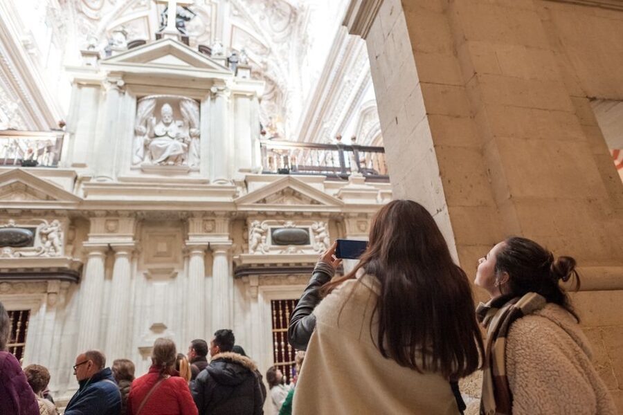 Mosque-Cathedral of Córdoba Guided Tour with Tickets - Entering the forest of columns and double arches