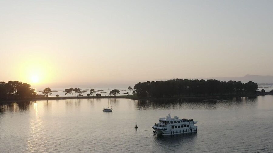 O Grove: Boat Tour at the Arousa estuary with mussel tasting - Key points to know before boarding