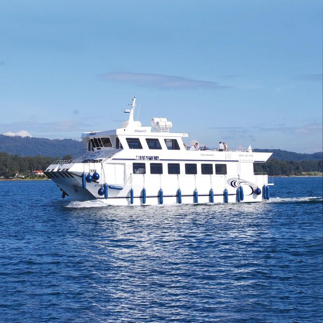 O Grove: Boat Tour at the Arousa estuary with mussel tasting - Seeing mussel, oyster, and scallop farms