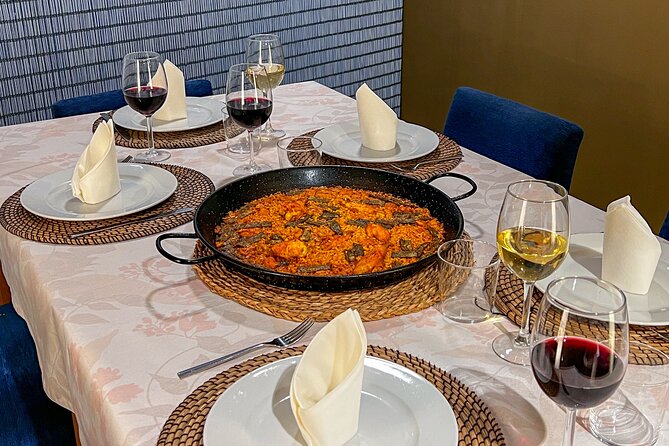 Paella Cooking Class, Wine Tasting & Central Market in Valencia - The teaching style and the people behind it