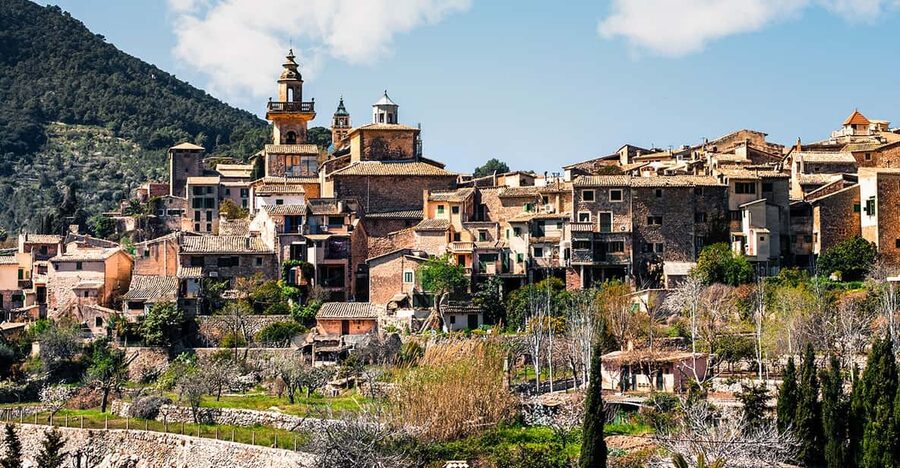Palma, Cathedral & Valldemossa: Guided walking Tour - Palma’s old town, covered in a short guided walk
