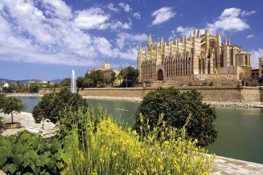 Palma de Mallorca: City Walking Tour with The Cathedral - Entering Palma Cathedral