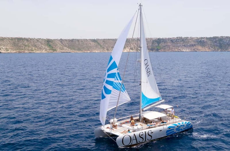 Palma de Mallorca: Deluxe Catamaran Sailing Tour with Meal - Boarding the Oasis in Palma