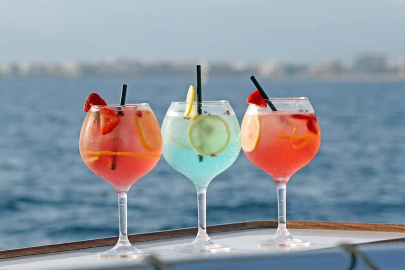 Palma de Mallorca: Deluxe Catamaran Sailing Tour with Meal - Cala Vella and the swimming stop