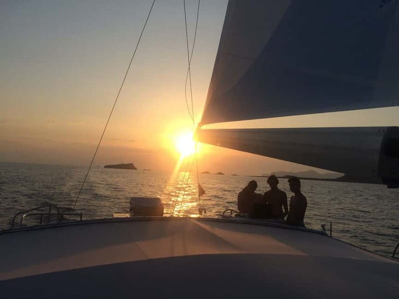 Palma de Mallorca: Deluxe Catamaran Sailing Tour with Meal - Food, drinks, and the real value of $88