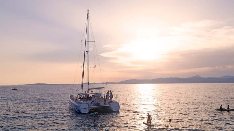 Palma de Mallorca: Deluxe Catamaran Sailing Tour with Meal - The cruise across Palma Bay