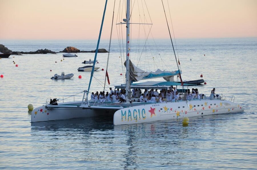 Palma de Mallorca: Sunset Sailing Catamaran Trip with Drink - Boarding early and choosing your place