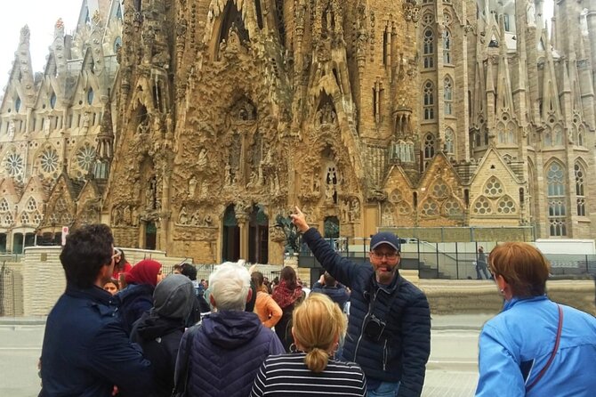 Park Guell and Sagrada Familia Private Tour with Hotel pick-up - Entering Sagrada Familia