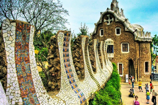 Park Guell and Sagrada Familia Private Tour with Hotel pick-up - Walking through Park Güell