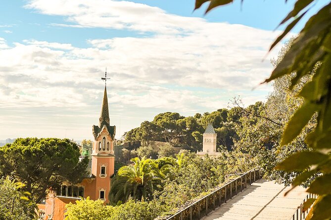 Park Guell and Sagrada Familia Tour with Skip the Line Tickets - The bus transfer saves energy and confusion