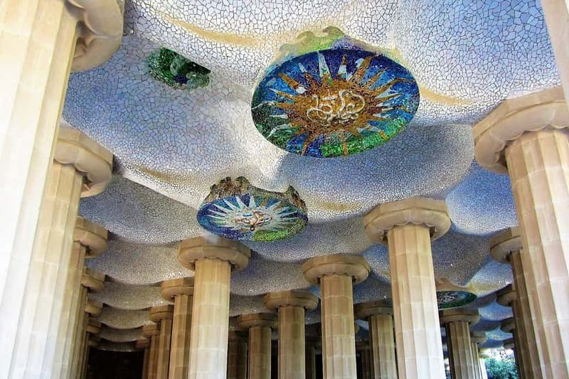 Park Güell: Guided Tour with Optional Gaudí Experience Entry - Colonnades, Doric columns, and Gaudí’s practical ideas