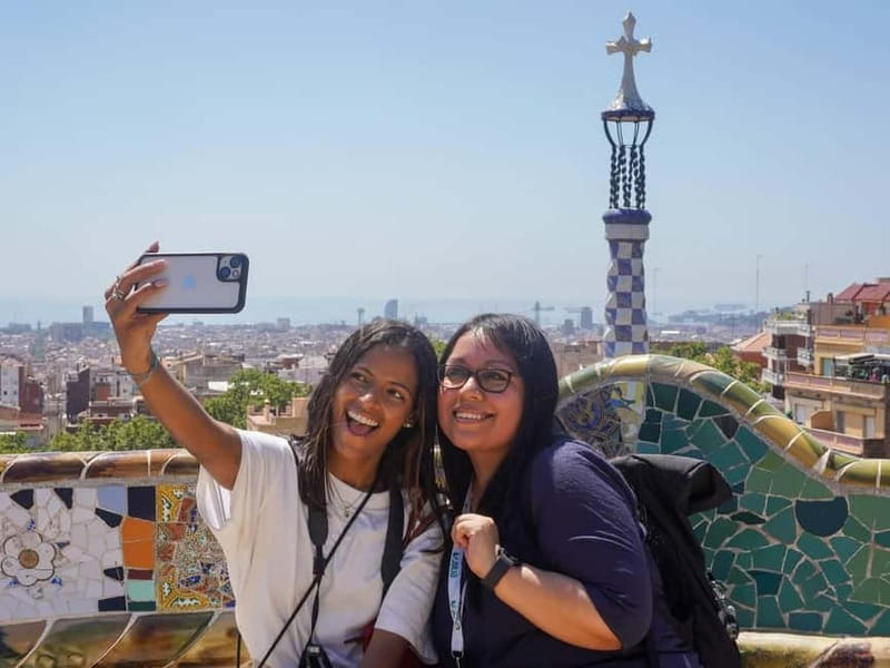 Park Güell: Guided Tour with Optional Gaudí Experience Entry - What the optional Gaudí Experience adds