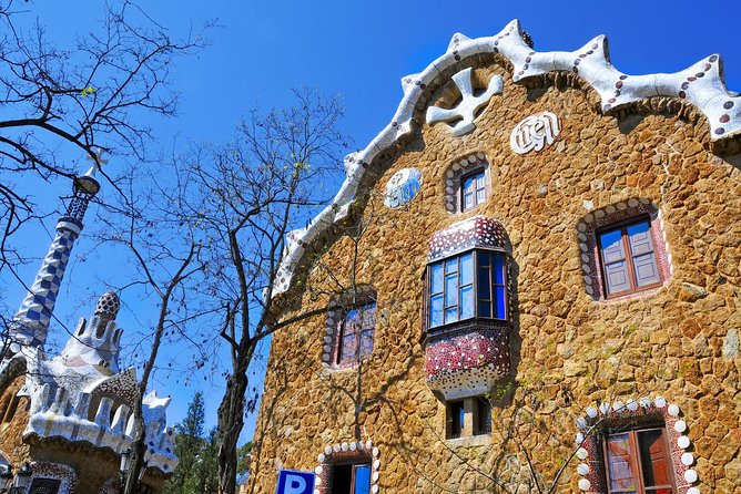 Park Guell Guided Tour with Skip the Line Tickets - The serpentine bench and Barcelona views
