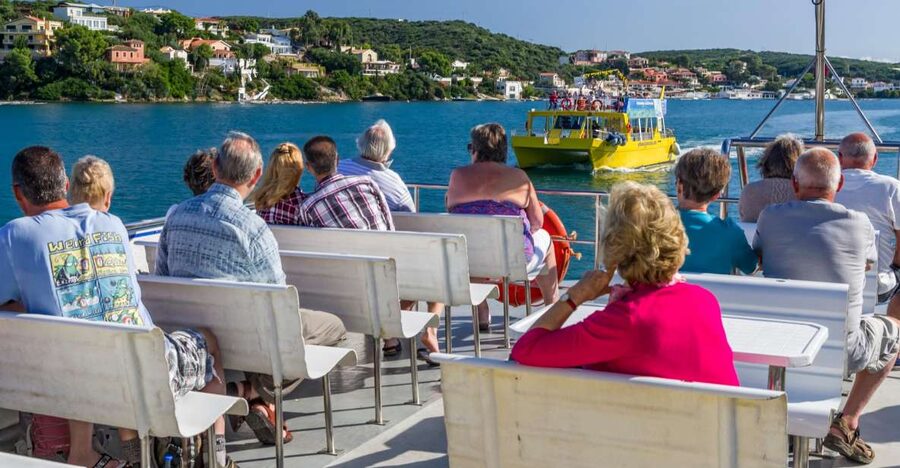 Port Mahon: 1-Hour Harbor Cruise with Underwater Views - Islands, quarantine sites, and the story of La Mola