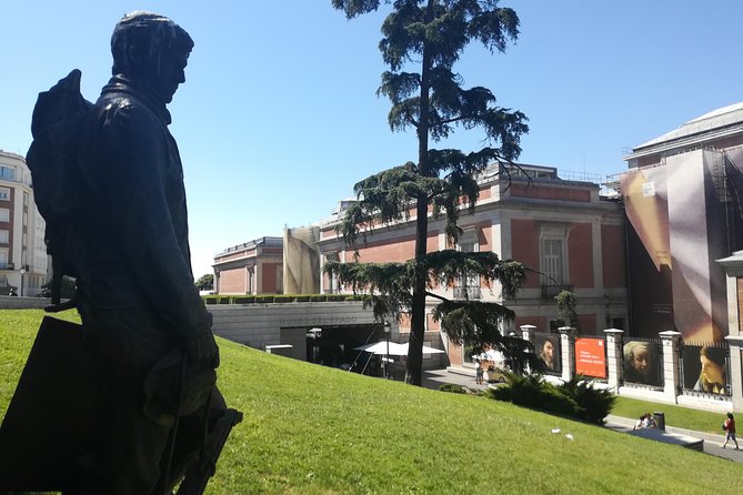 Prado Museum Small Group Tour with Skip the Line Ticket - Meeting the guide at the Goya monument