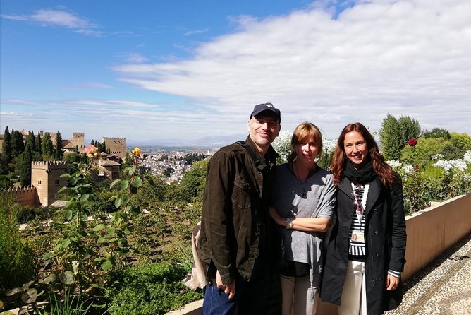 Private Alhambra Highlights Tour Including the Nasrid Palaces - Generalife gardens and the Summer Palace