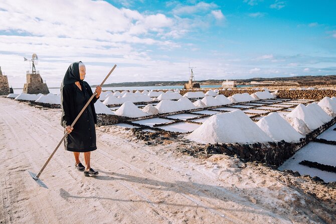 Private and Guided Tour to the Salinas de Janubio with Tasting - The tasting at Bodega de la Sal