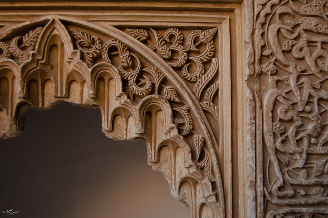 Private Tour to The Alhambra with Nasrid Palaces in Granada - Entering the Alhambra city and defensive walls