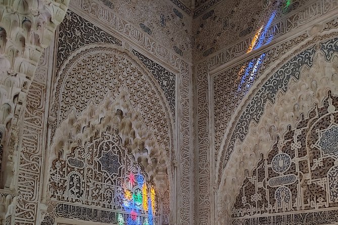 Private Tour to The Alhambra with Nasrid Palaces in Granada - What the private format really adds