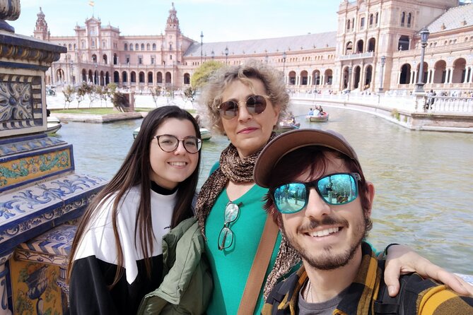 Private Walking Tour Alcazar and Cathedral in Sevilla - The Giralda: a tower climb with a practical catch