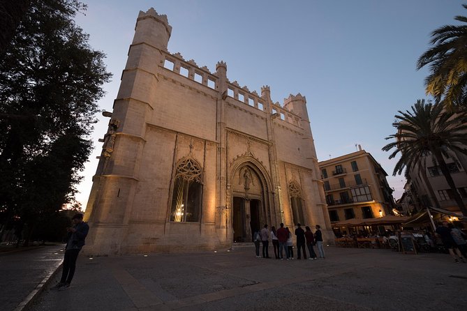 Private walking tour in Palma de Mallorca with local guides. - From Sa Llotja to the royal palace