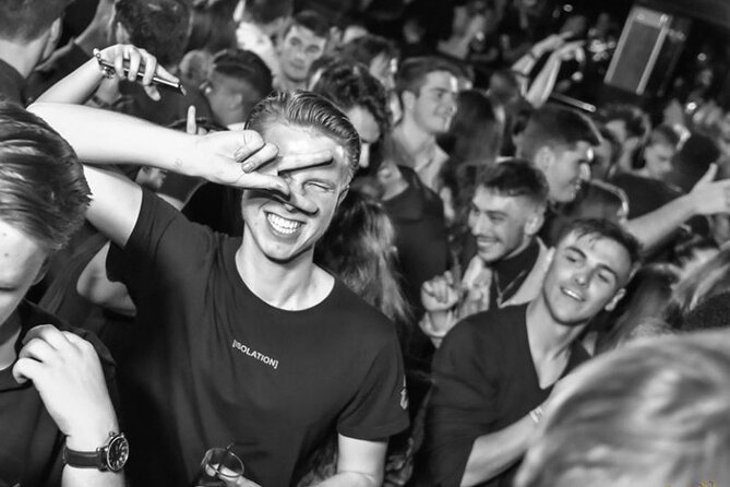 Pub Crawl Madrid by Mad Party Crew - Free drinks, discounts, and the real value