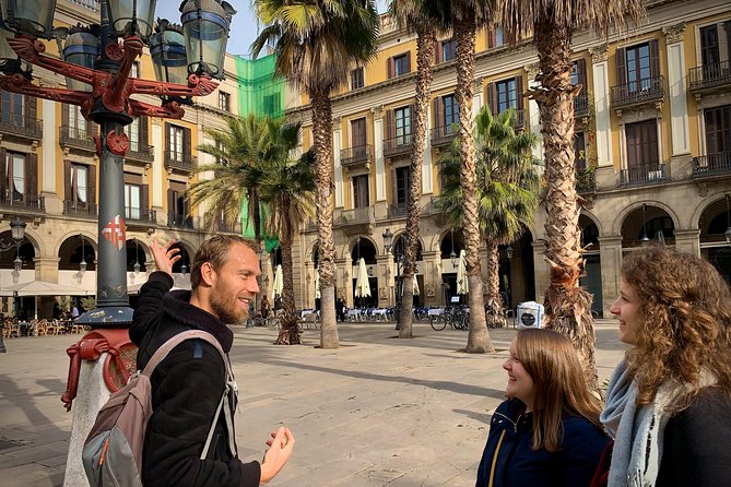 Ramblas, Old Town, Gothic and Gaudi Architecture Walking Tour - The metro connection to Gaudi’s modernist district