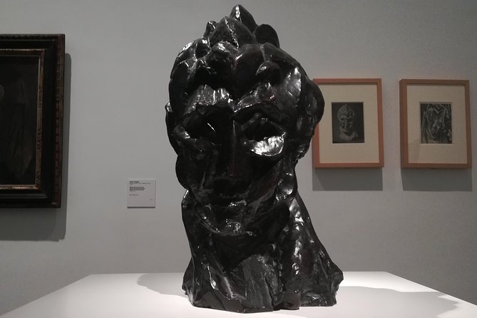 Reina Sofia Museum Small Group Tour -6 people maximum- - A 90-minute route from Modernism to Cubism