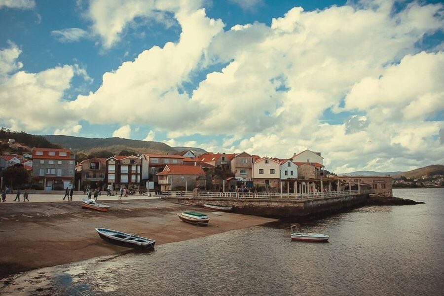 Rías Baixas: Guided Day Tour from Santiago with Boat Ride - Combarro: granaries, stone crosses, and free time