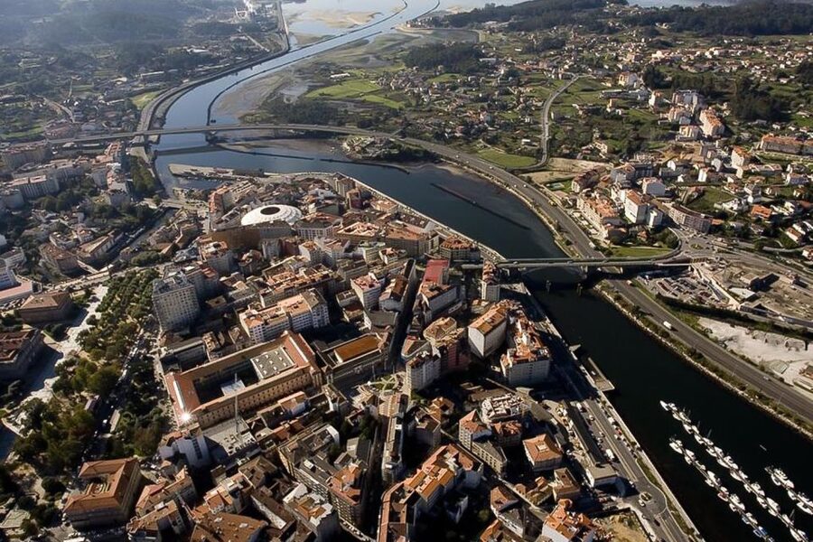 Rías Baixas: Guided Day Tour from Santiago with Boat Ride - Guides, language, and the pace of the day