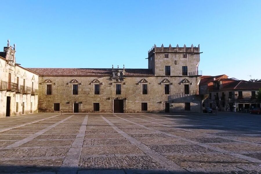 Rías Baixas: Guided Day Tour from Santiago with Boat Ride - Pontevedra: old streets and Galician monuments