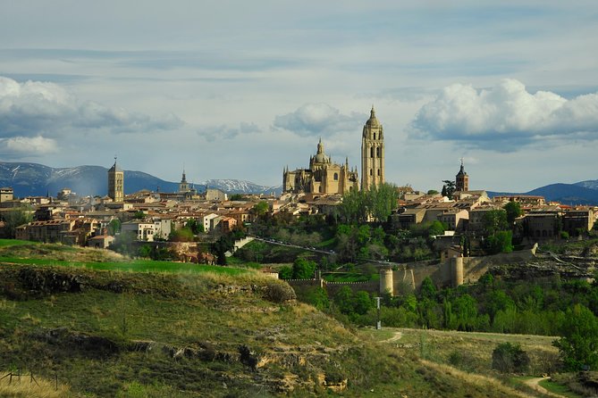 Ribera del Duero Wineries Guided Tour & Wine Tasting from Madrid - The 9:15 a.m. departure from Conde de Casal