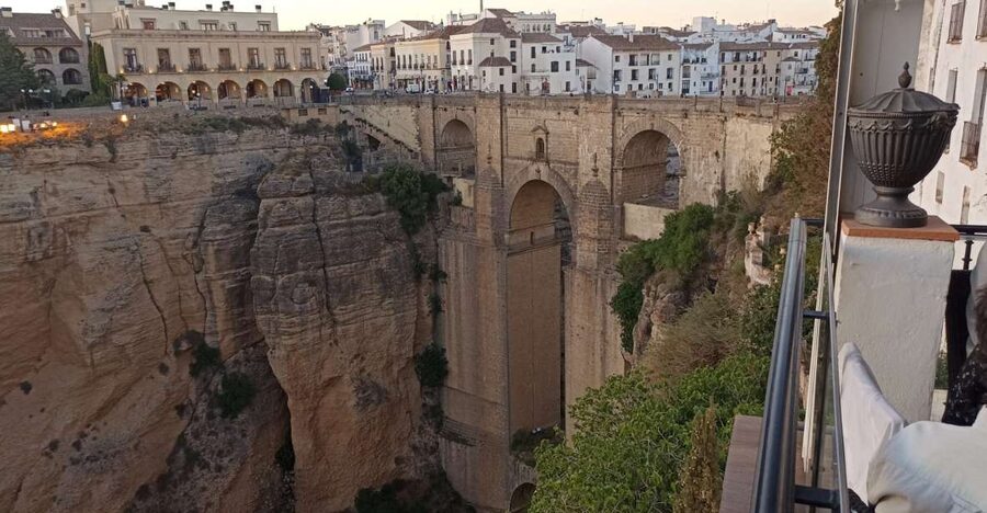 Ronda: Guided Walking Tour with English or Spanish Guide - Key points at a glance
