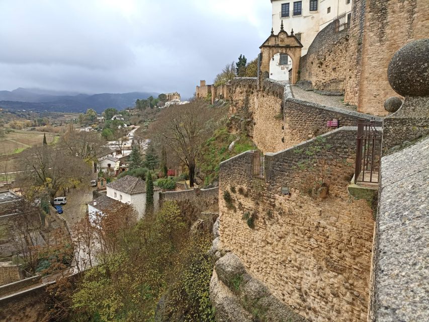 Ronda: Guided Walking Tour with English or Spanish Guide - Walking through Ronda’s historic center