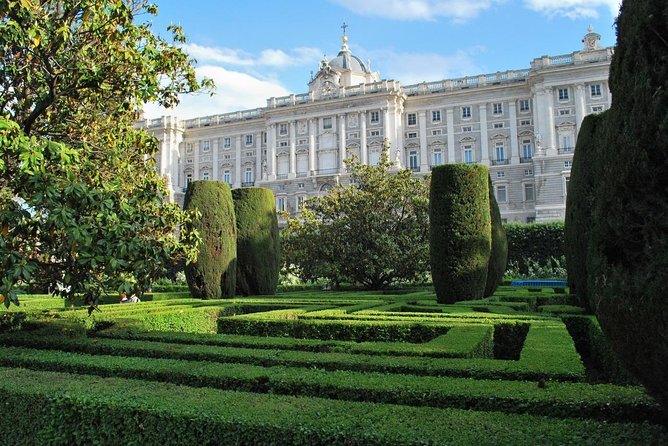 Royal Palace Guided Tour Small Group with Tickets - Guide quality is the biggest variable