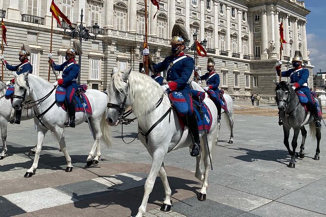 Royal Palace Madrid Small Group Tour with Skip the Line Ticket - Getting inside without the long wait